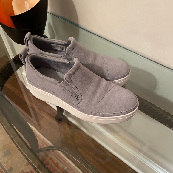 These TOMS are in great condition. I have too many shoes! These were worn once! - Picture 2 of 3